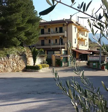De La Hotel Carpino